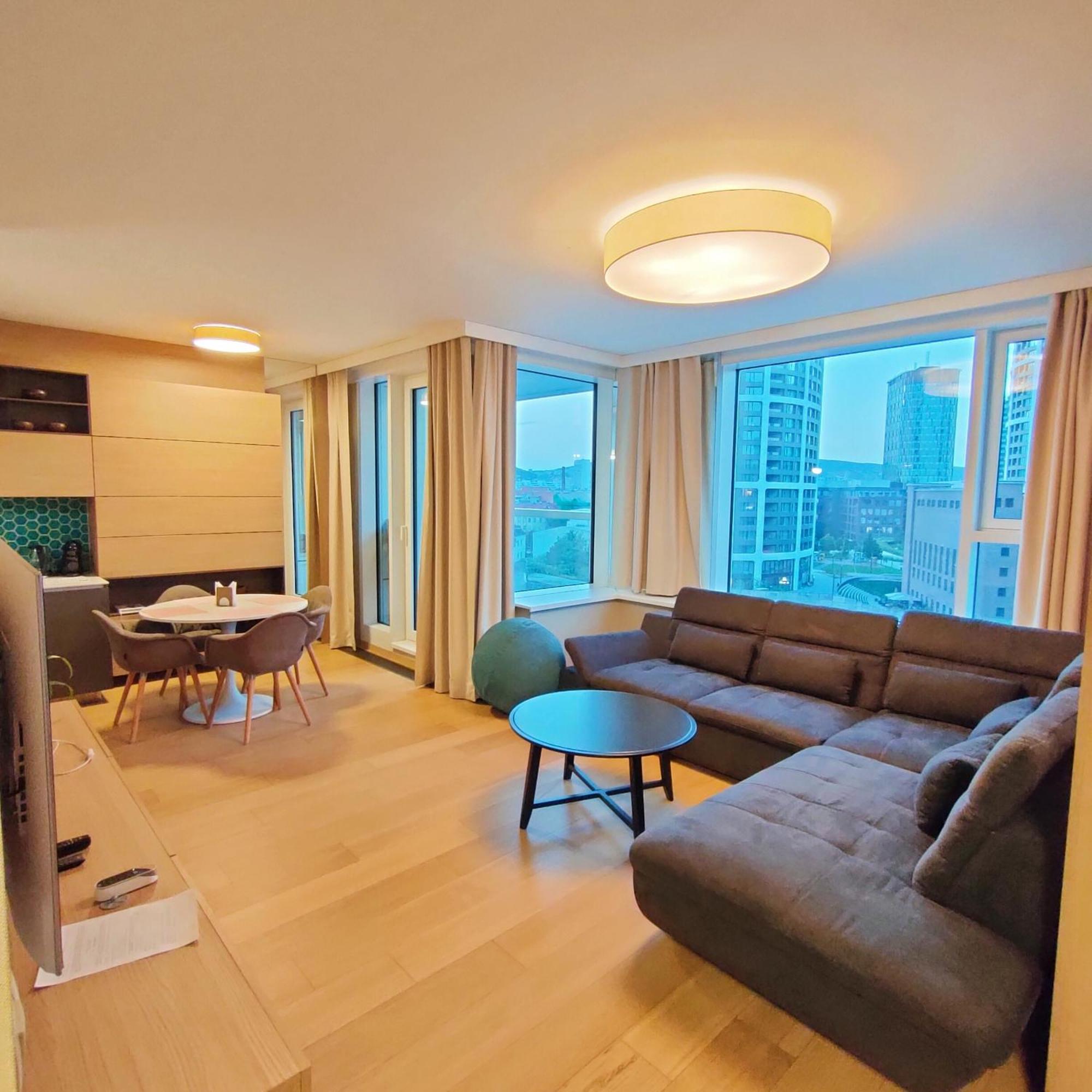 Sag Panorama City Free Parking บราติสลาวา ภายนอก รูปภาพ