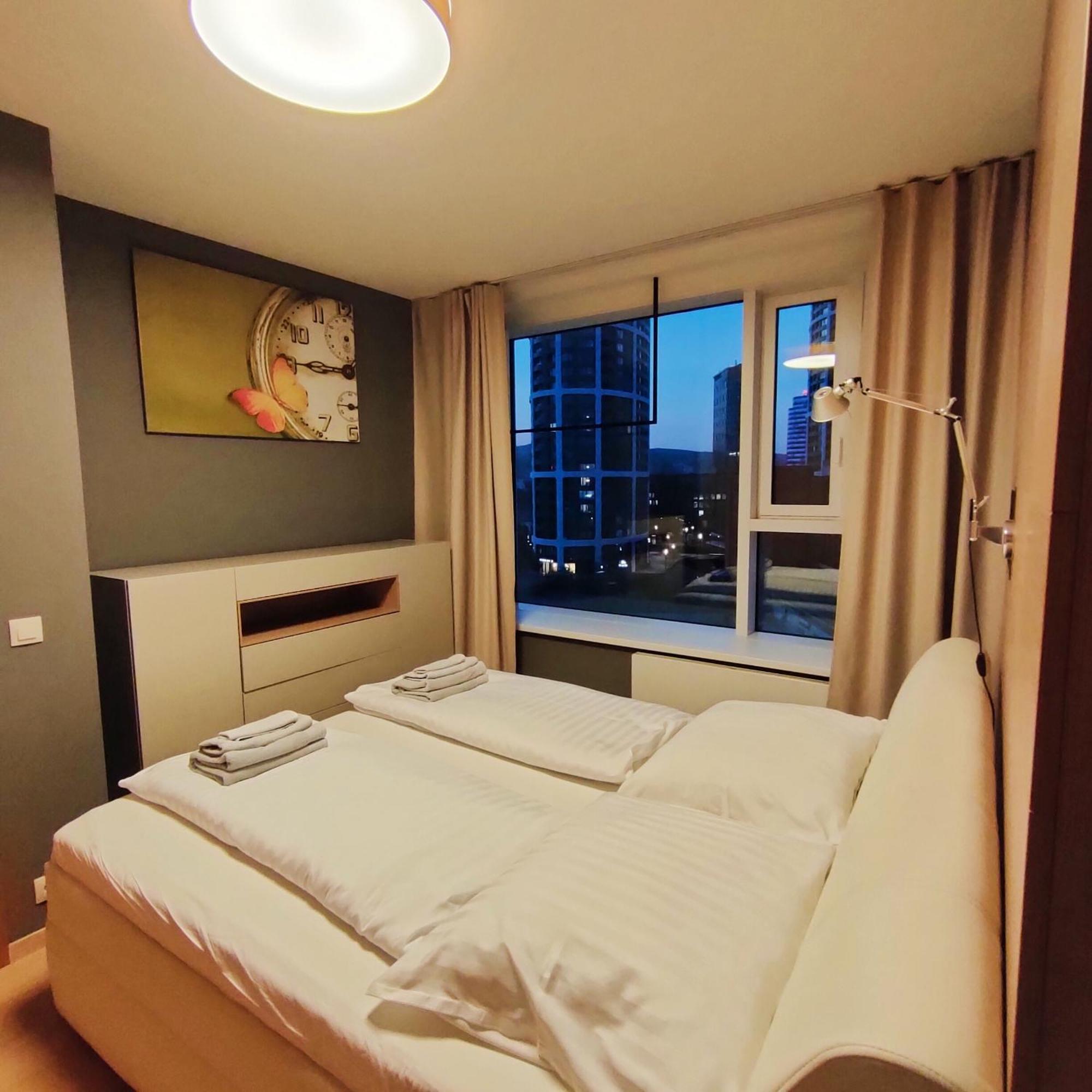 Sag Panorama City Free Parking บราติสลาวา ภายนอก รูปภาพ