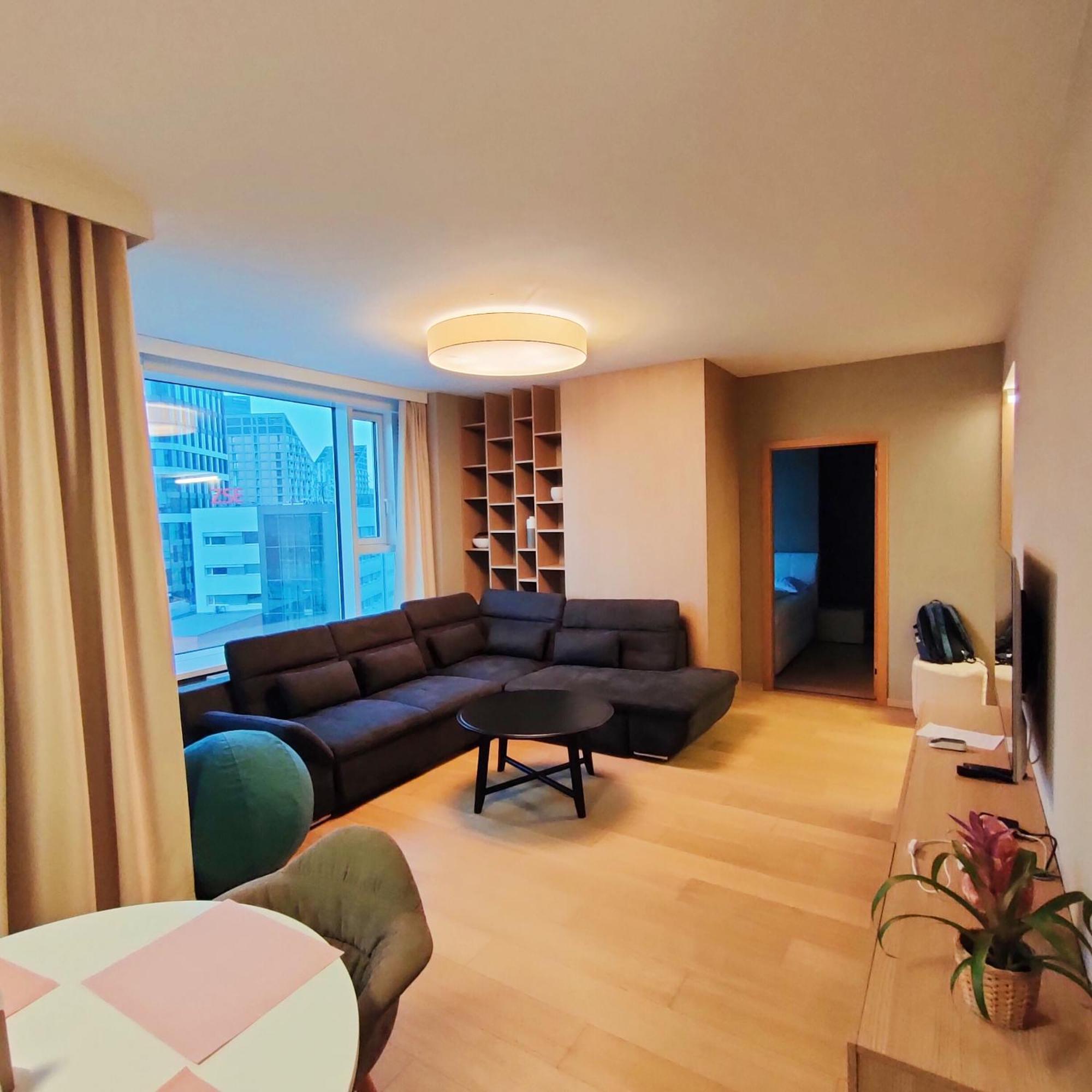 Sag Panorama City Free Parking บราติสลาวา ภายนอก รูปภาพ