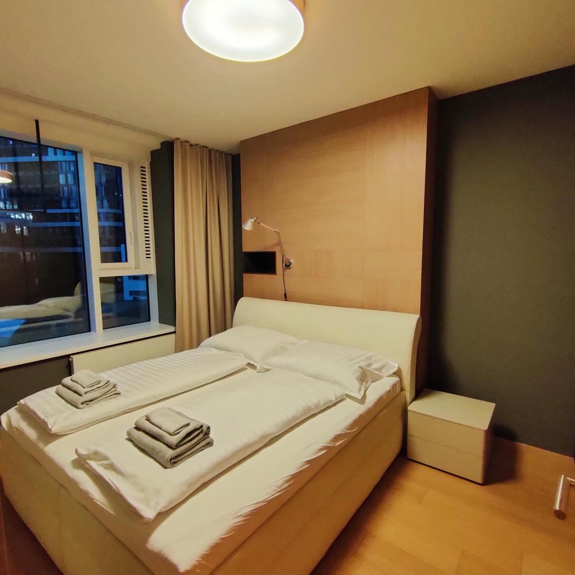 Sag Panorama City Free Parking บราติสลาวา ภายนอก รูปภาพ
